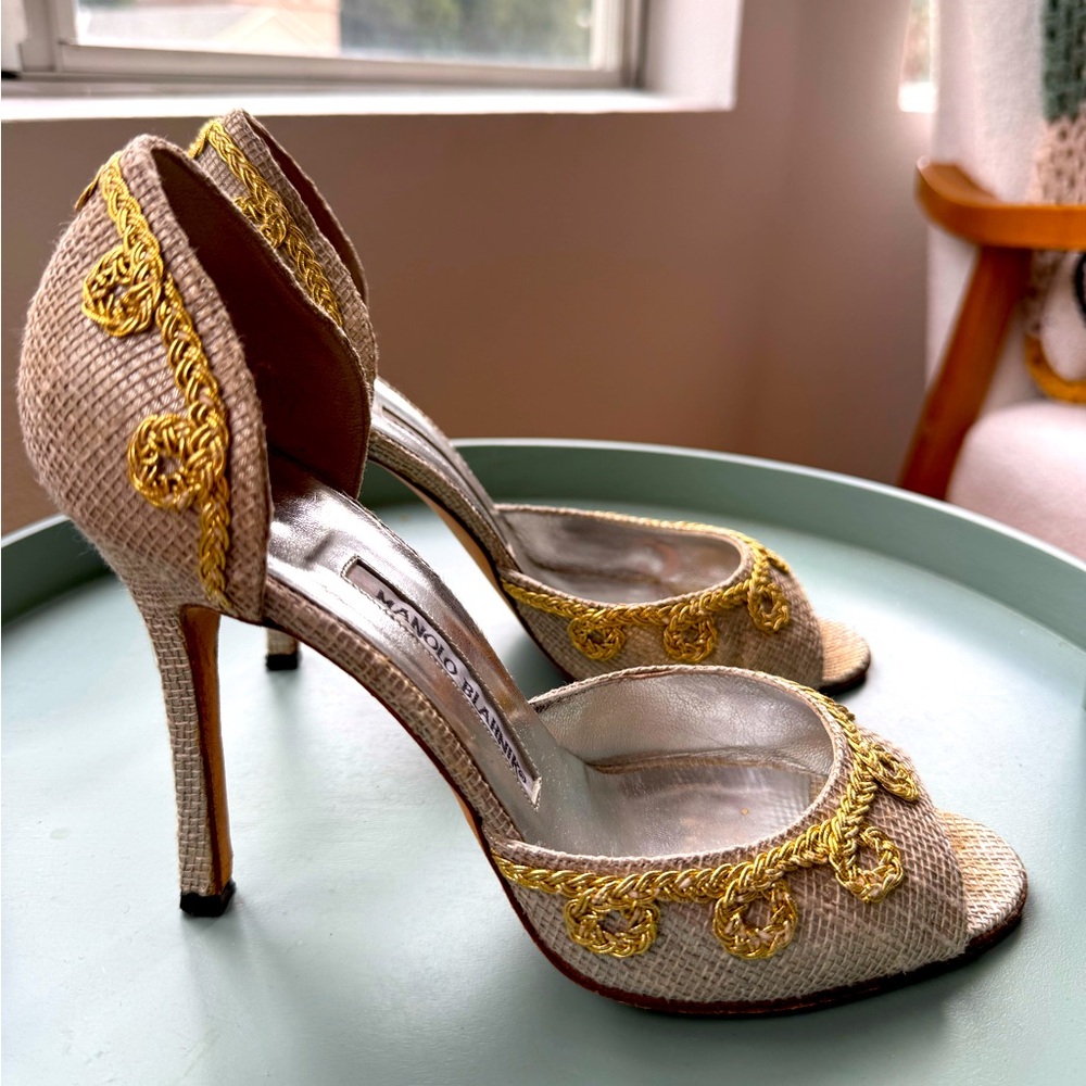 Vintage MANOLO BLAHNIK 
SIZE: 38 1/2